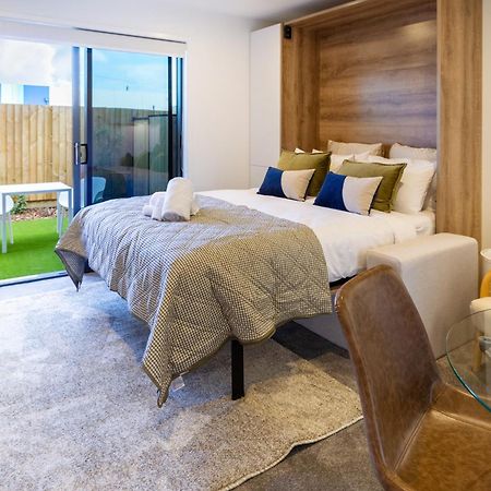 Downtown Comfort: Modern Studio With Backyard Christchurch Dış mekan fotoğraf