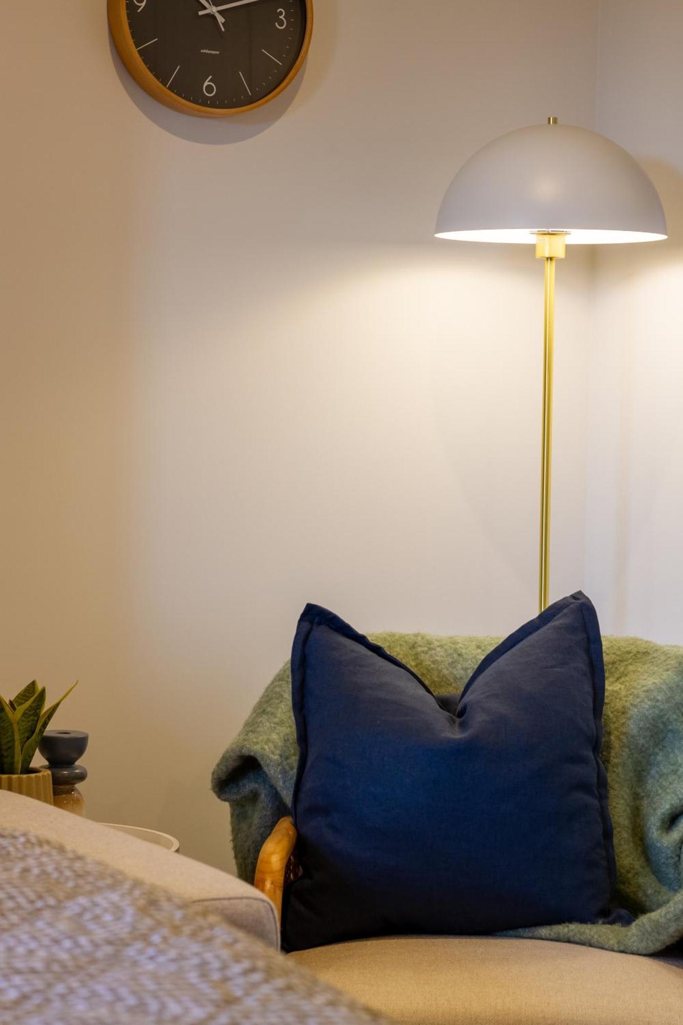 Downtown Comfort: Modern Studio With Backyard Christchurch Dış mekan fotoğraf