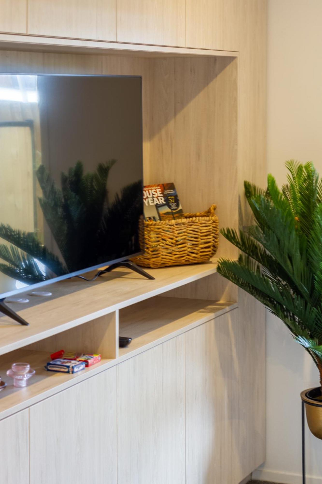 Downtown Comfort: Modern Studio With Backyard Christchurch Dış mekan fotoğraf