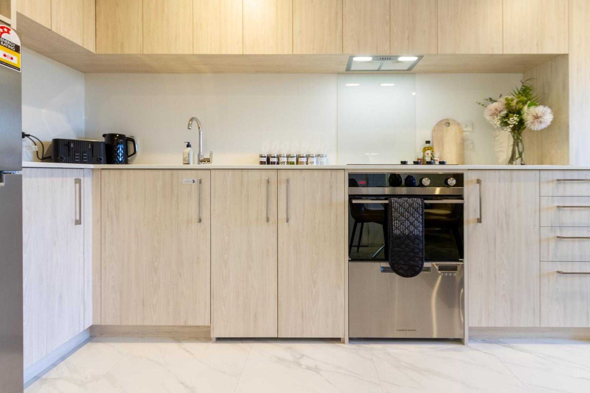 Downtown Comfort: Modern Studio With Backyard Christchurch Dış mekan fotoğraf