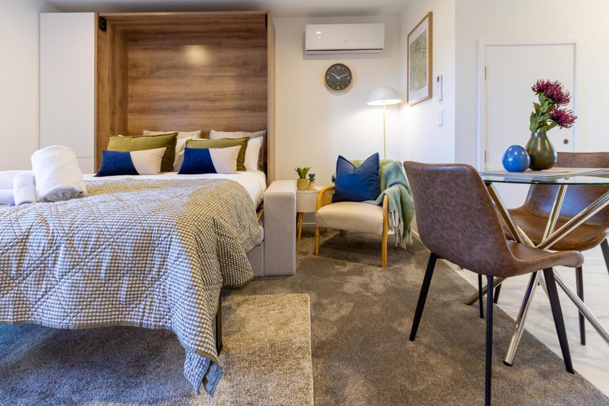 Downtown Comfort: Modern Studio With Backyard Christchurch Dış mekan fotoğraf